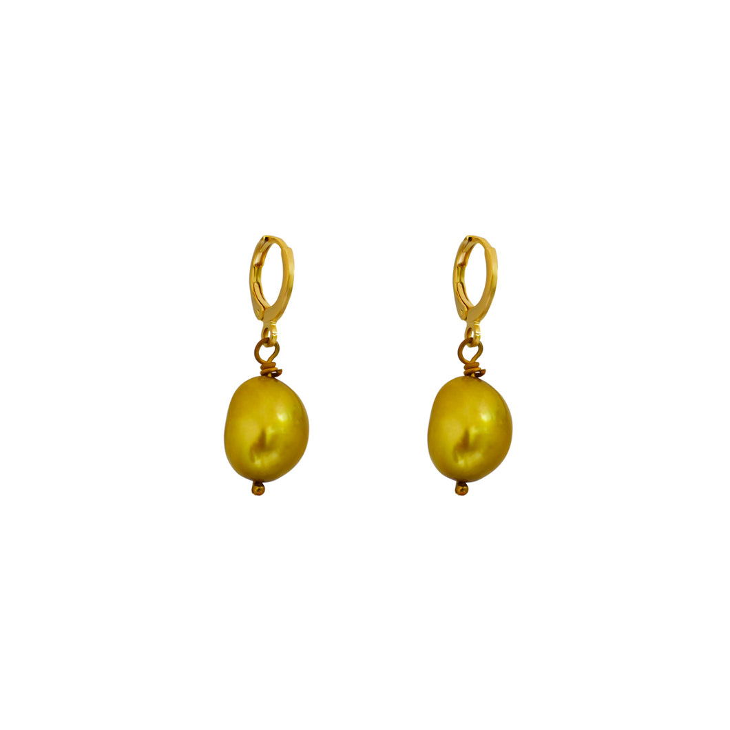 Gold freshwater pearl huggie hoop earrings | by Ifemi Jewels