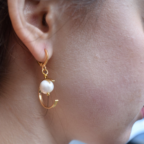 Minimalist circle and freshwater pearl hoop earrings | by Ifemi Jewels